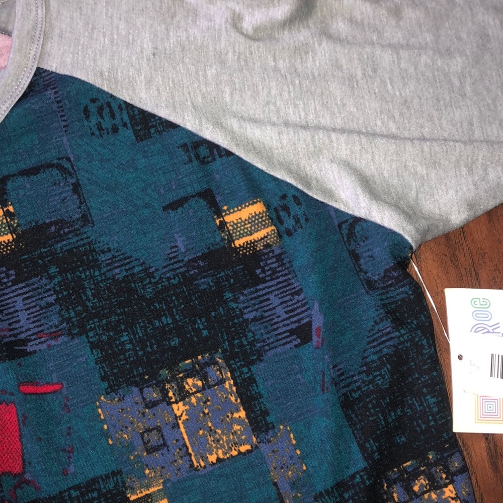 A LuLaRoe randy T